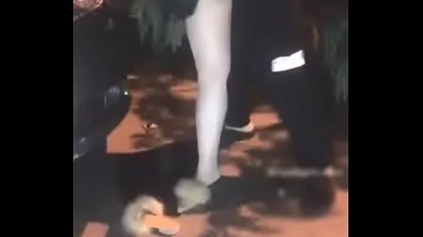 Đi dạo gặp em gái ngọt nước nên đè ra địt trên đường