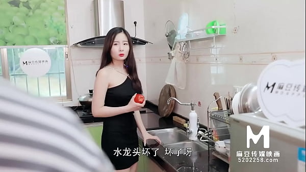 Quay clip gạ địt em dâu xinh đẹp dâm đãng khi vợ đi vắng