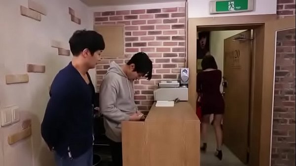 Anh thanh niên cặc bự ngây thơ và chị quản lý dâm đãng