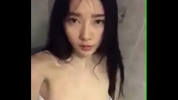 Em mẫu ảnh dâm đãng tự show vú thủ dâm