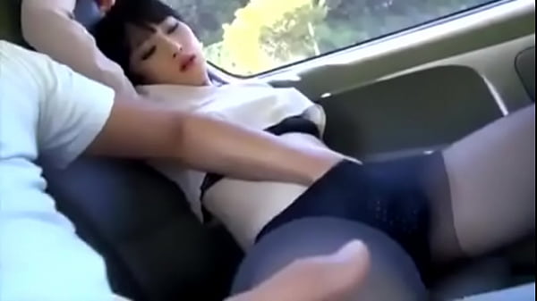 Giúp gái thủ dâm trên xe
