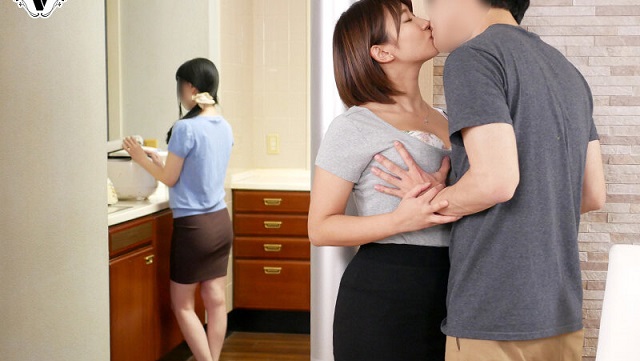 Bạn thân nhất của mẹ tôi vú to quá