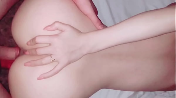 Vợ dâm thích địt đằng sau