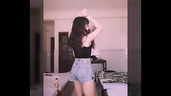 Địt bé Thư hot facebook