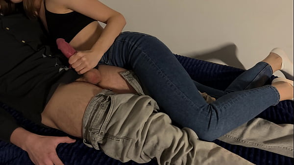 Chị gái handjob cho
