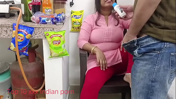Cô chủ chubby thích bú cặc nhân viên chim to