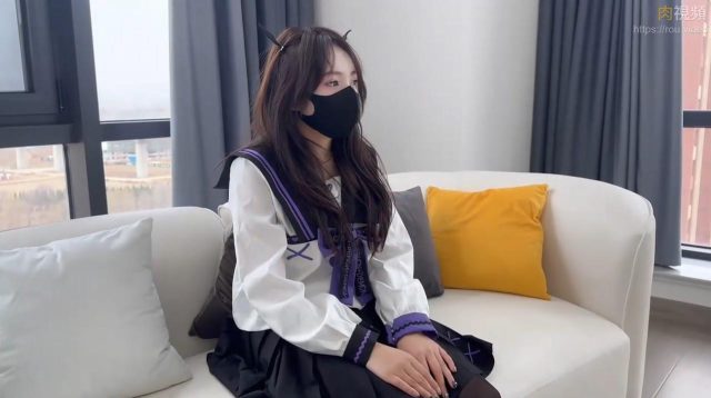 Em nữ sinh mới lớn muốn tập thử bú cặc