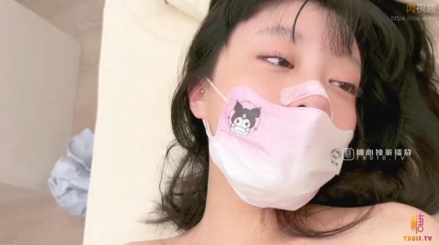 Cô nàng xinh đẹp bị thương vẫn làm tình