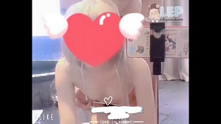 Doggy trong bồn tắm với em yêu dâm